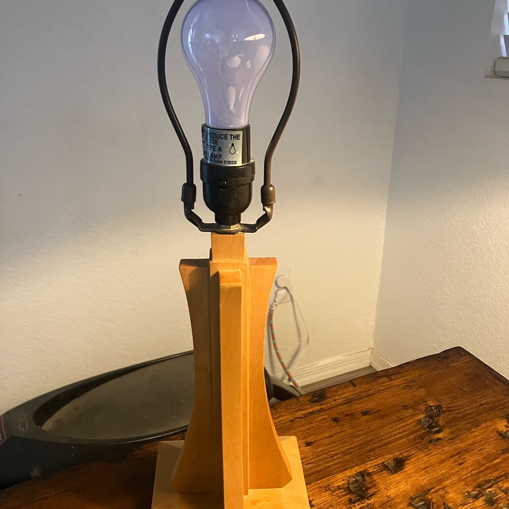 MCM Vintage Craftsman Mission Style Stained Glass Table Lamp - Cream and Brown - Picture 9 of 10